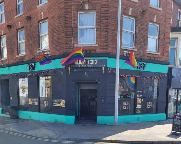 Bar 137