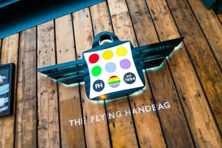 The flying Handbag
